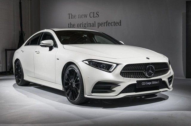 Thế hệ thứ ba của mẫu fastback 4 cửa hạng sang Mercedes-Benz CLS 2019 đã chính thức trình làng tại triển lãm Los Angeles 2017 đang diễn ra tại Mỹ. Với những hình ảnh thực tế lần này, có thể thấy mẫu  xe sang Mercedes-Benz CLS 2019 sở hữu diện mạo sắc sảo hơn, khối động cơ 6 xi-lanh mạnh mẽ và nhiều công nghệ hiện đại hơn hẳn.